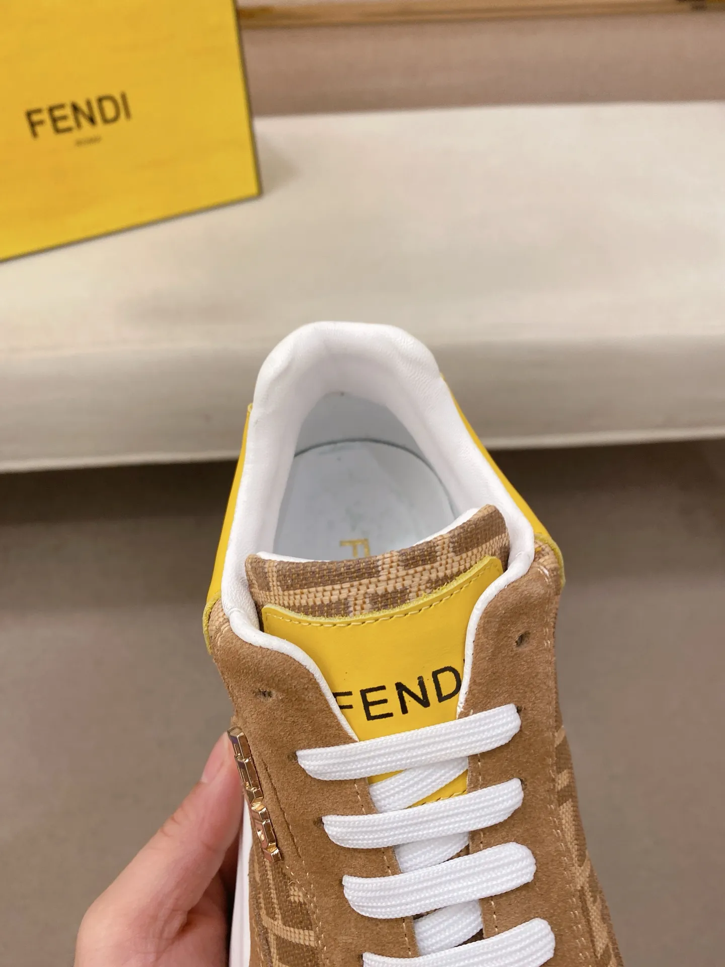 Men's shoes 💰 462💰 (fendi) New style 👊🏻 upper 🇮🇹 imported cowhide fabric 🇩🇪 lining imported sheepskin lining. The original outsole is molded to highlight the identity of every man, and the upper foot is elegant and stable🚶🏻🚶🏻The high-end custom counters reproduce the original version📯No matter the wind or rain, the shoe last remains unchanged and can withstand the verification of time🔍️,🔵 Size: 38-44